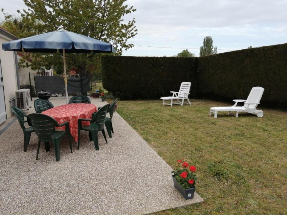 Maison Independante Lailly-en-Val Exteriör bild